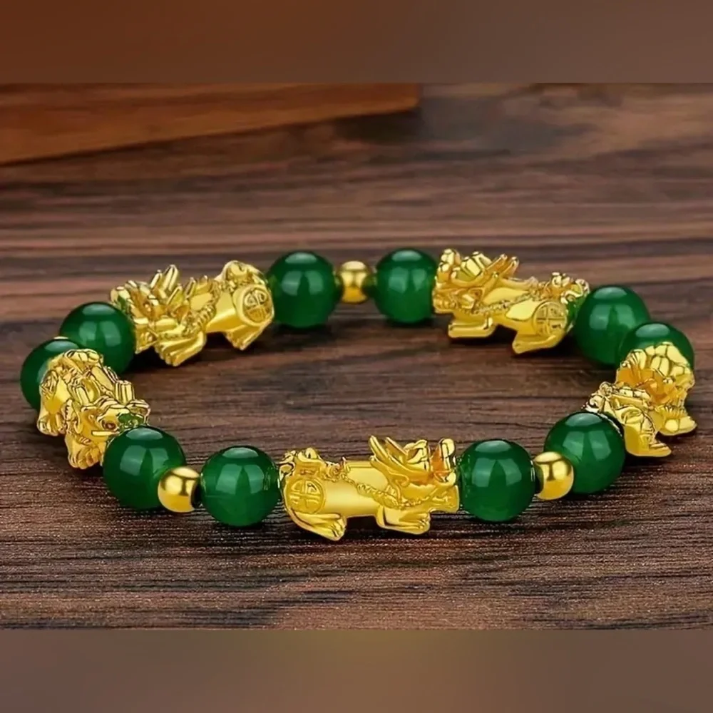 8mm Green Beaded Pixiu Bracelet Gold Tone Feng Shui Wealth Charm Stretch